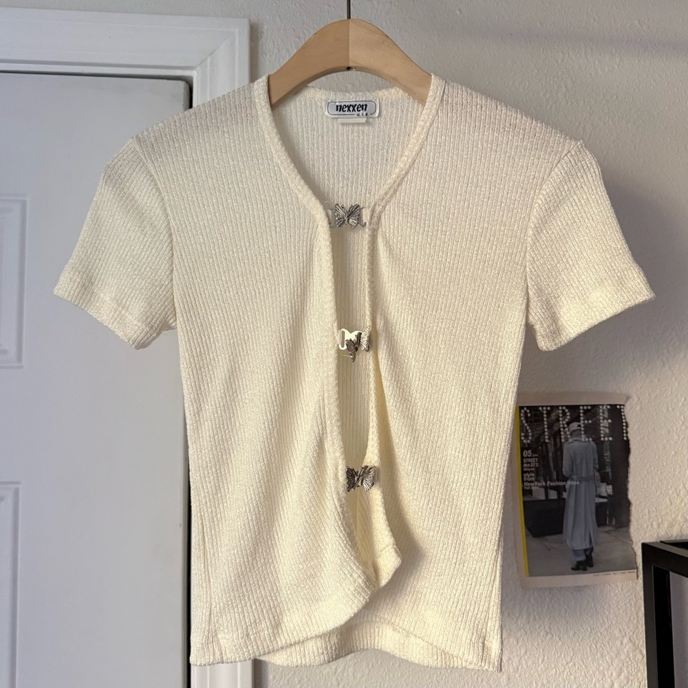 NEXXEN vintage cream ivory rib ribbed stretchy‎ butterfly clasp silver baby top